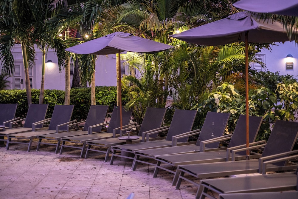 Kura Botanica Hotel 59/62