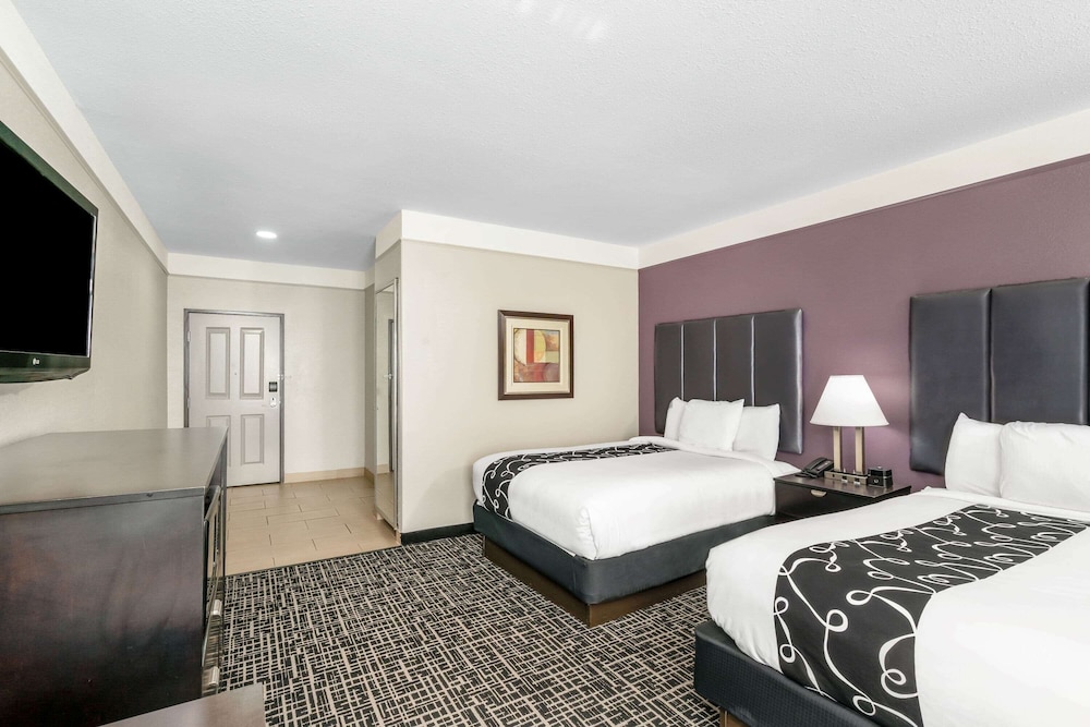 La Quinta Inn & Suites by Wyndham Canton MS 12/37