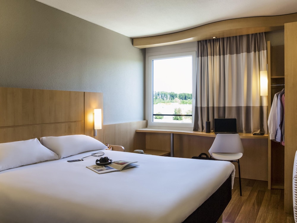 ROOM, DOUBLE BED