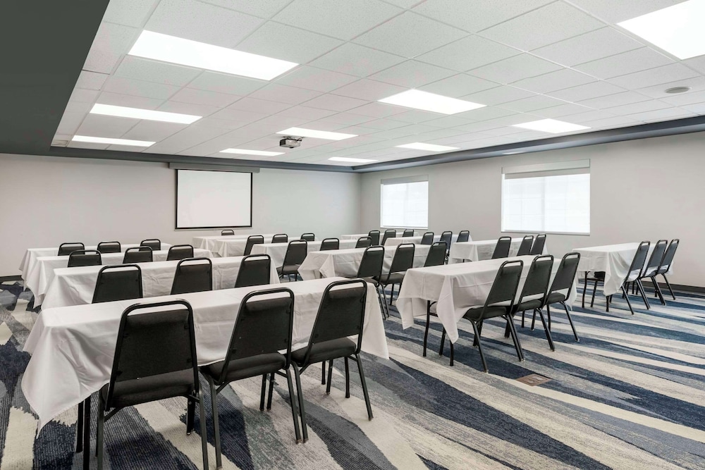 Comfort Suites Elgin Northwest 38/48