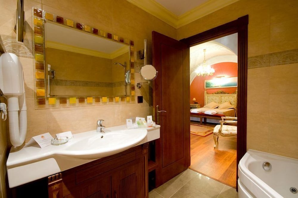 Hotel Palacio De La Magdalena 31/33