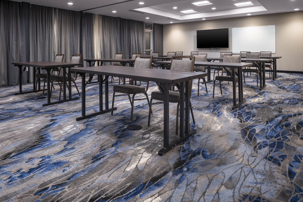 Fairfield Inn Suites Dallas Dfw Airport North Irving 28/38