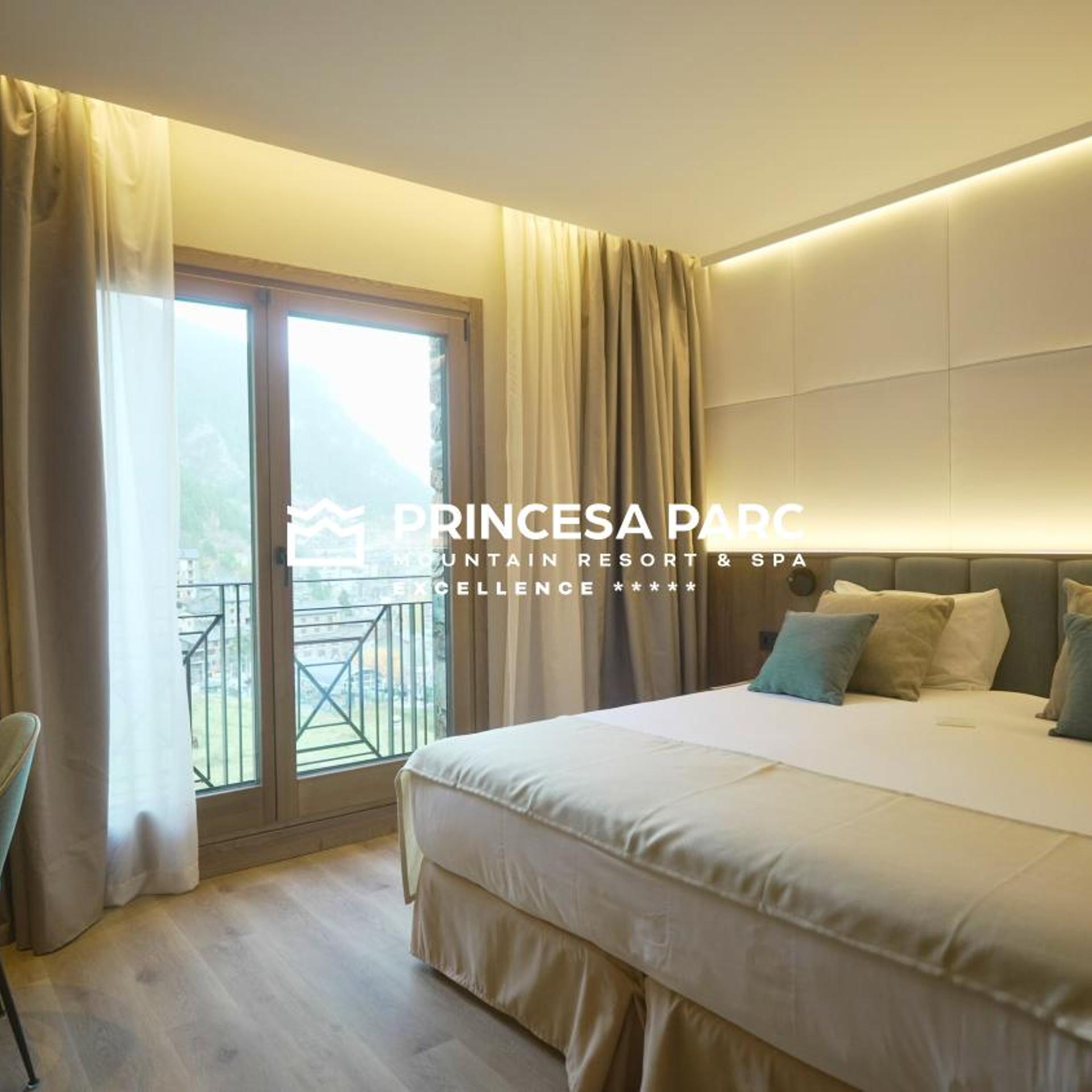 Superior, King Bed, Mountain View