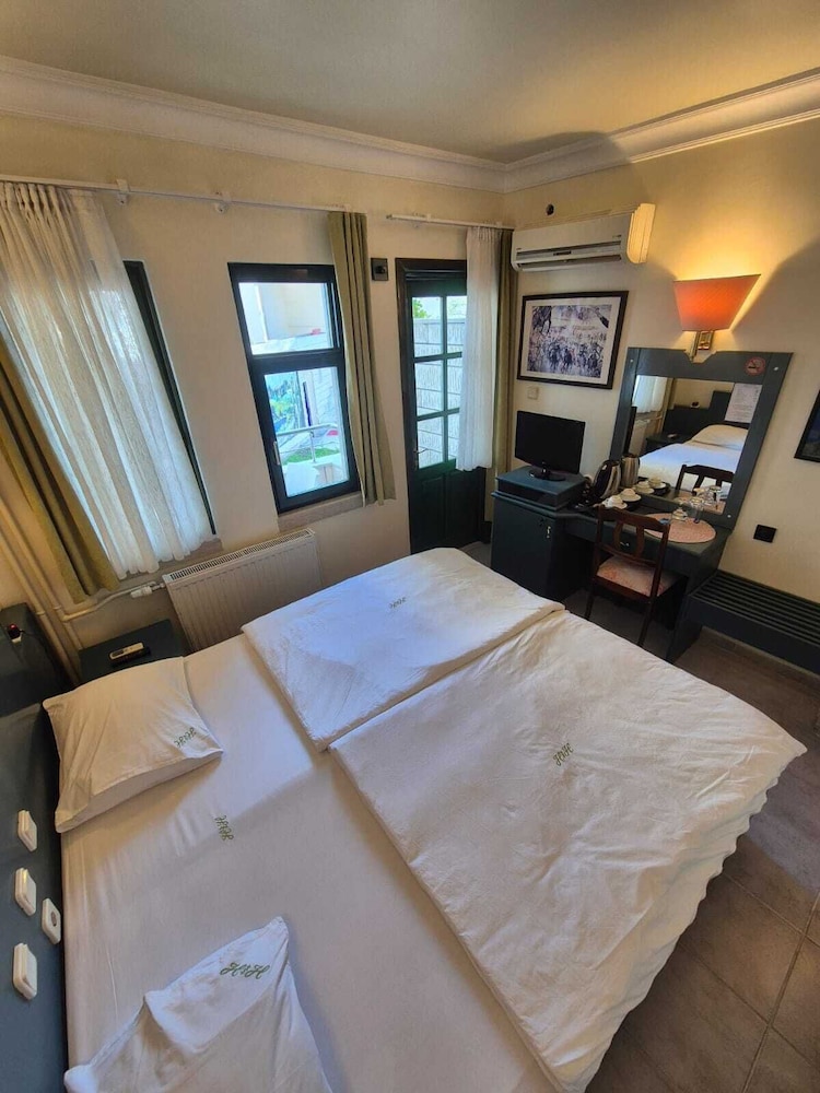 Hal-Tur Hotel 11/50