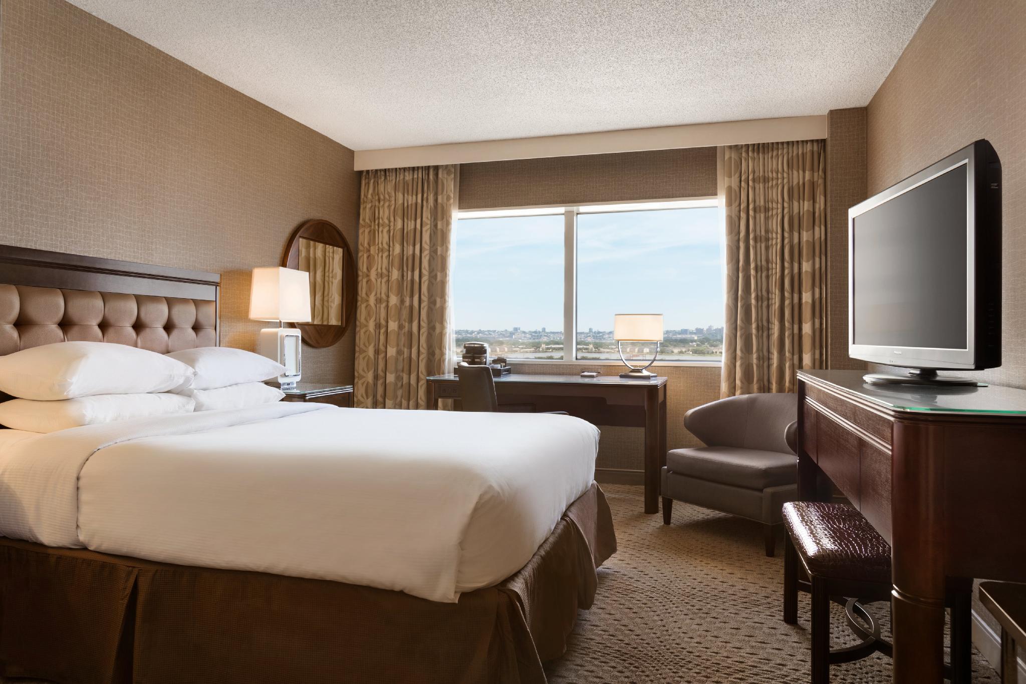 Luxury, Queen Bed, Accessible