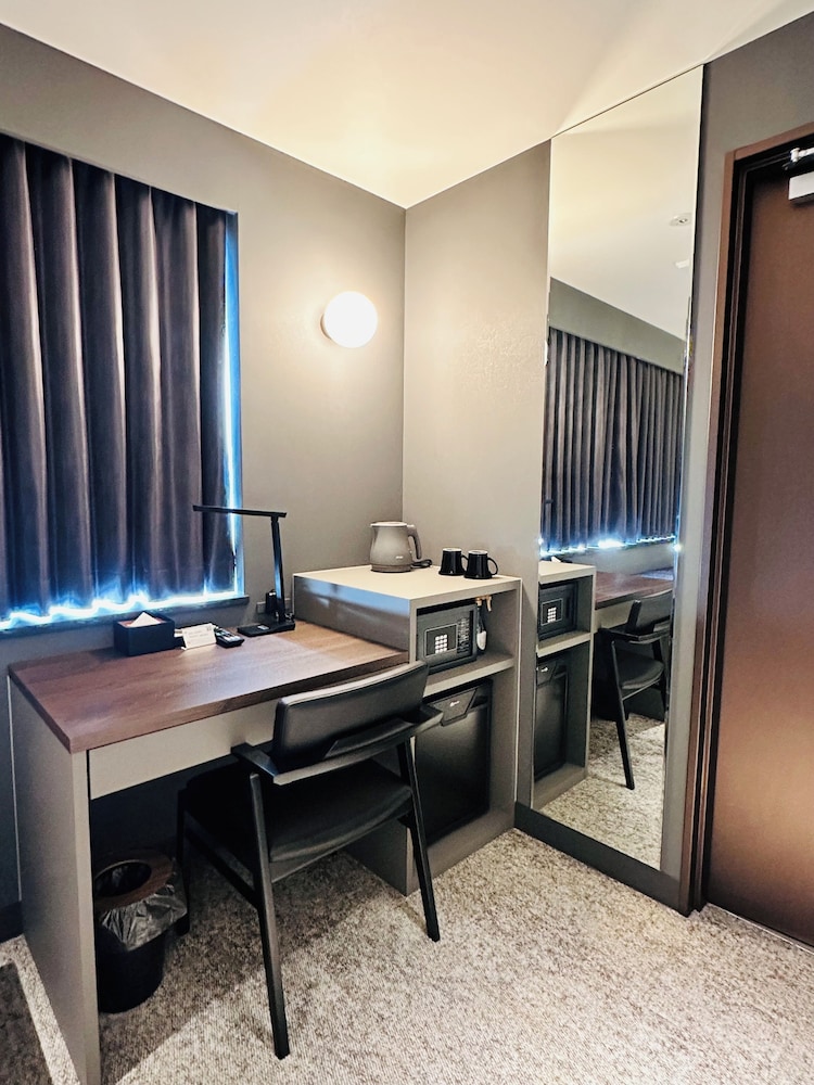 LOF Hotel Shimbashi 30/36