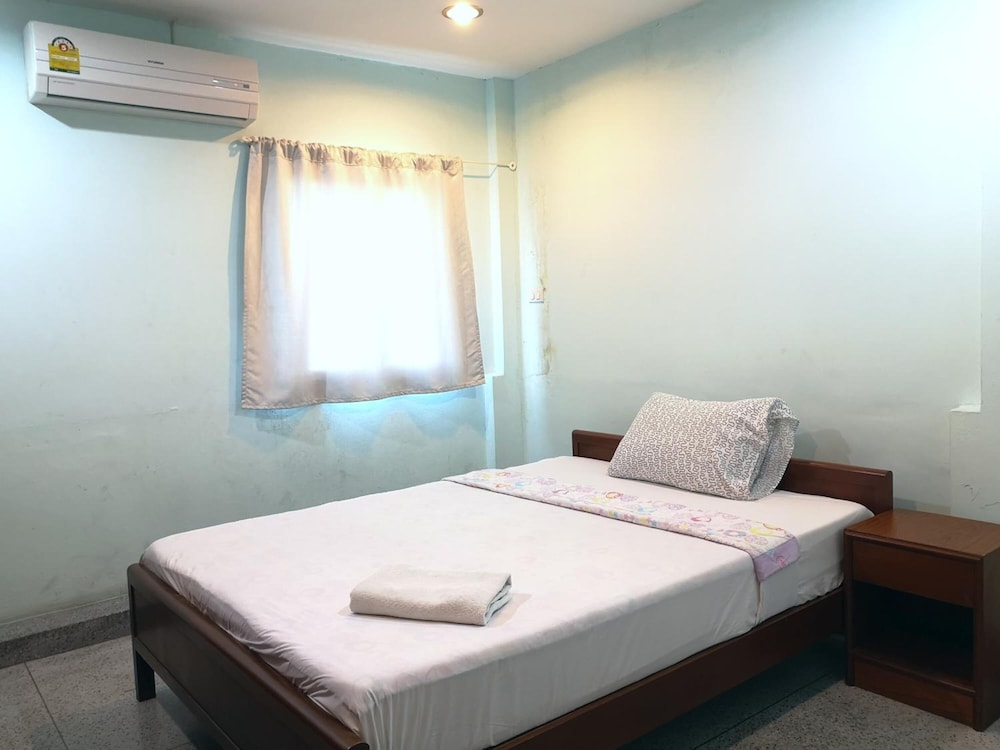 Sri Krungthep Hotel 44/77