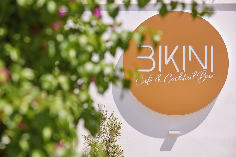 Universal Hotel Bikini 34/66