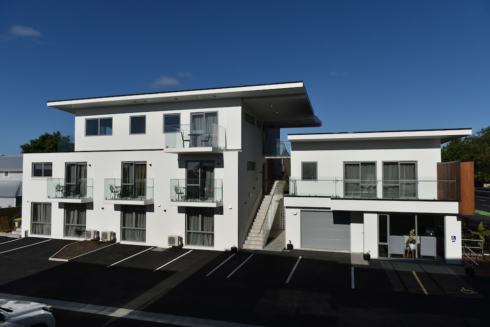 103 Prince of Bealey Motel 5/40