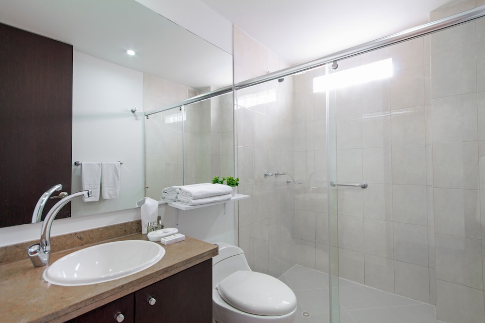 122 Plaza Apartahotel 53/56