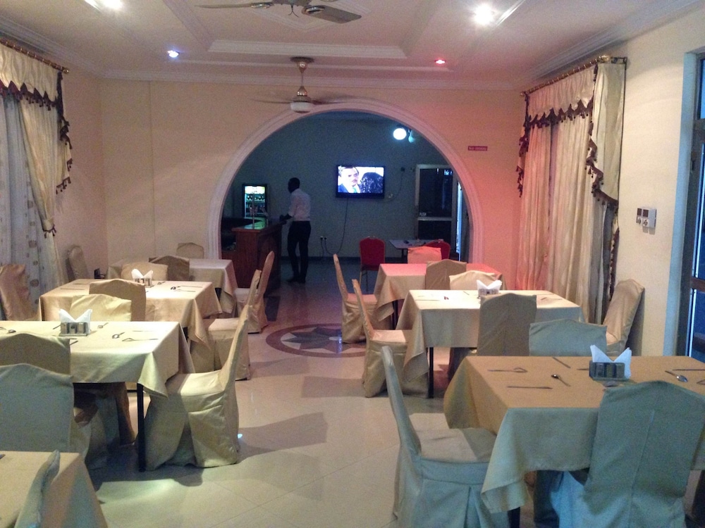His Royal Vico Hotel 24/27