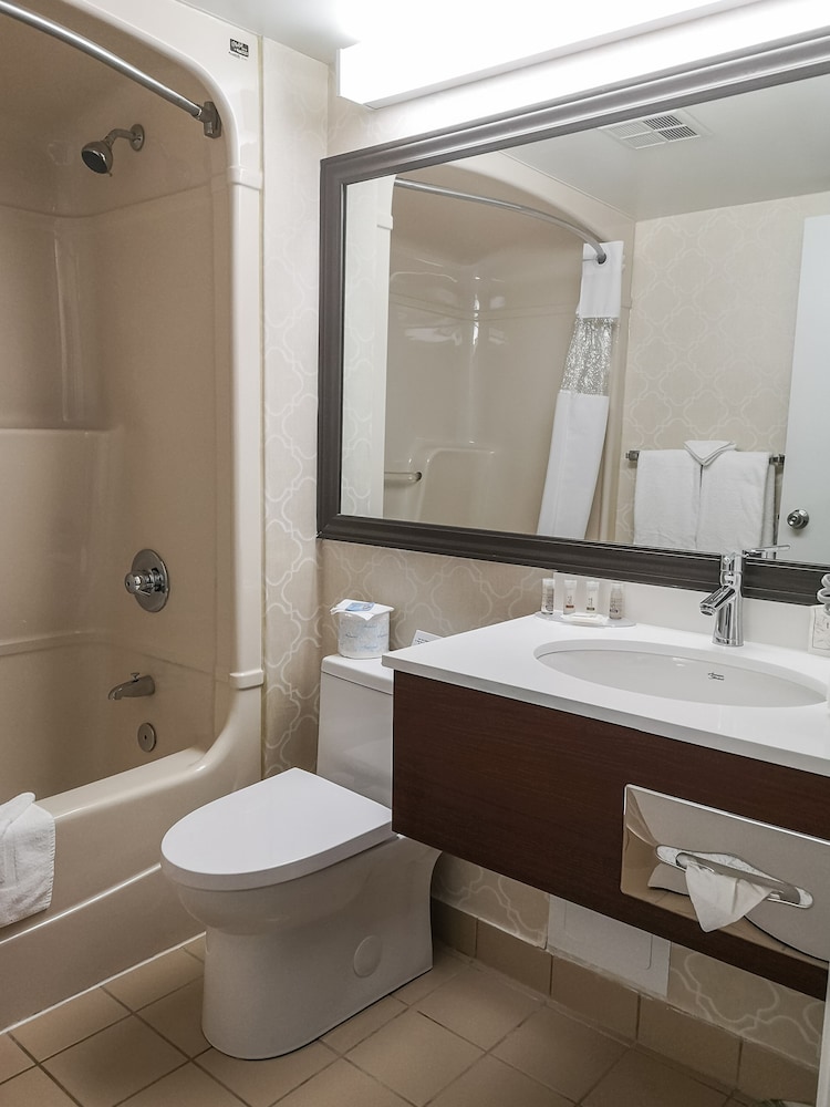 Days Inn By Wyndham Miramichi NB 16/45