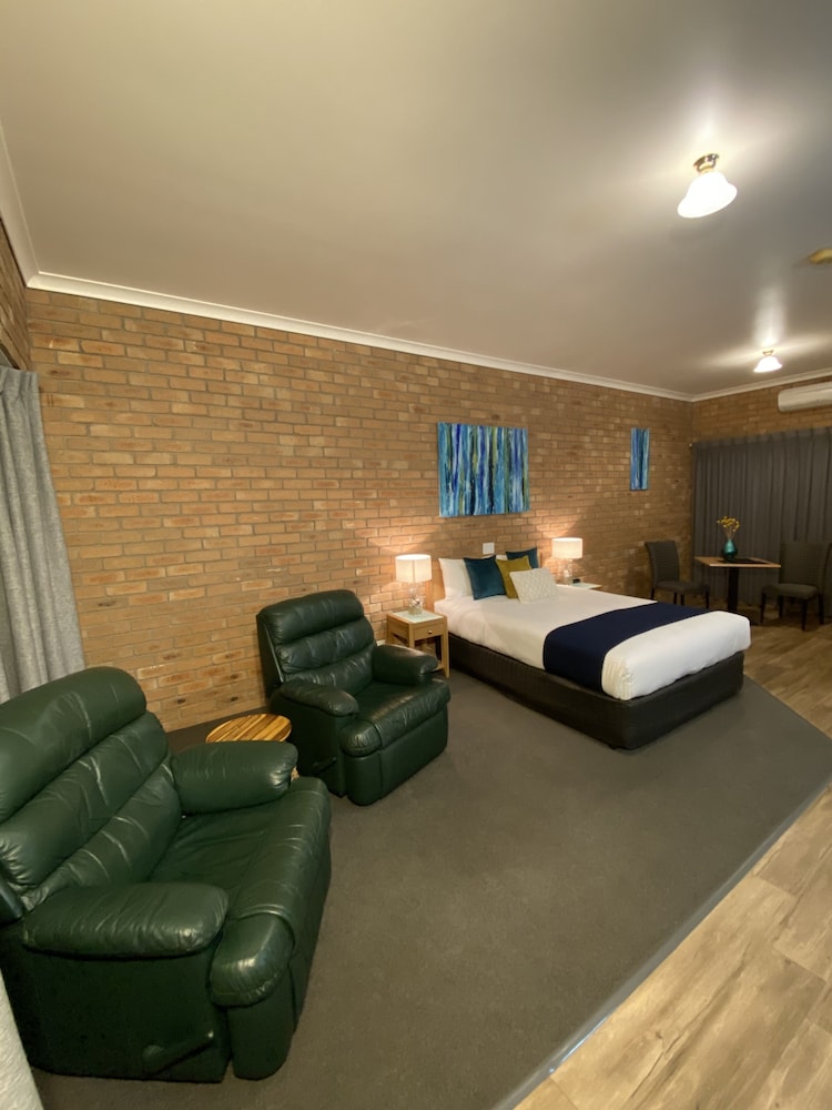 Coastal Waters Motor Inn 44/73