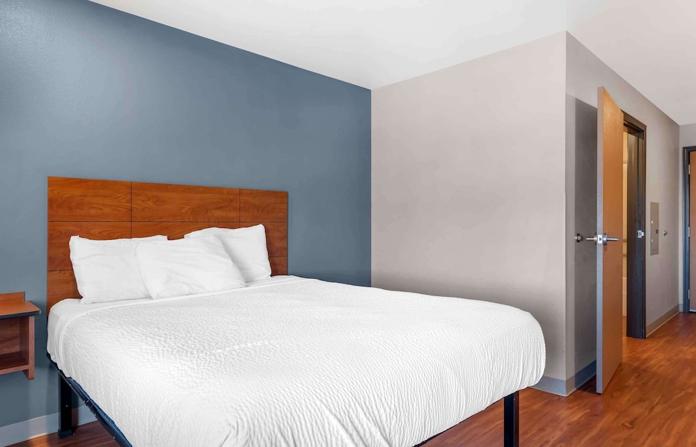 WoodSpring Suites Colorado Springs 24/47