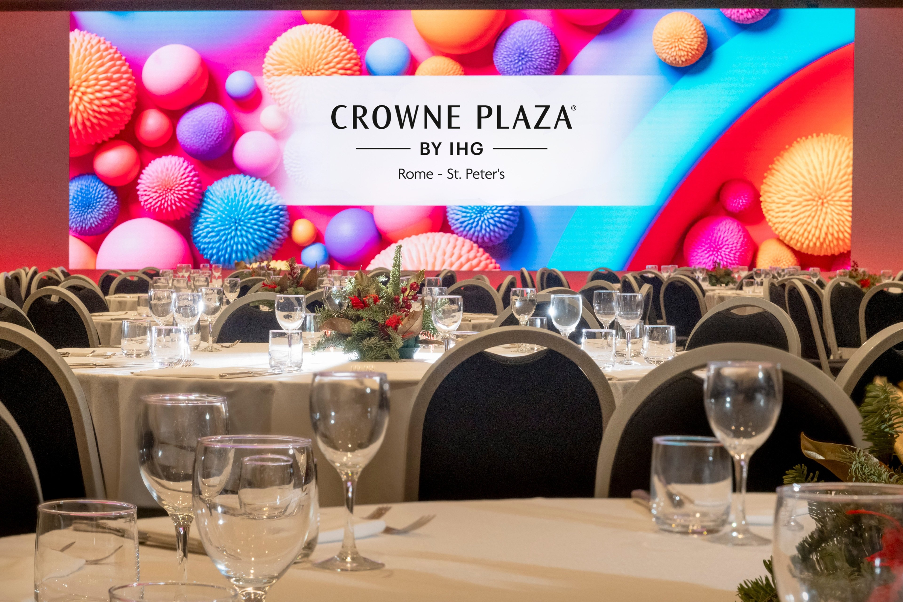 Crowne Plaza St Peter S 32/77