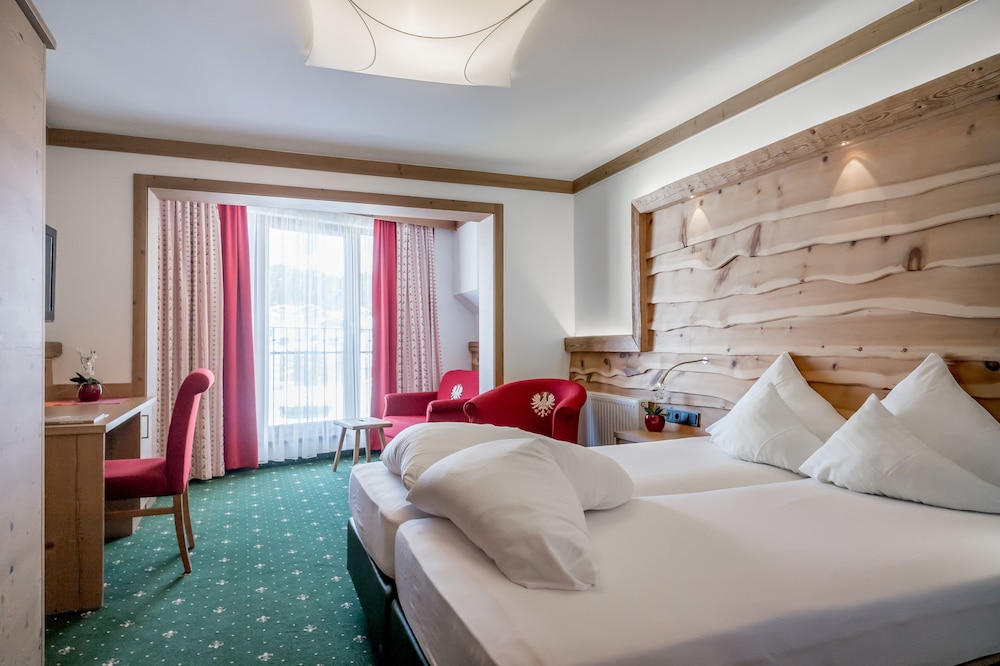 DELUXE, DOUBLE BED