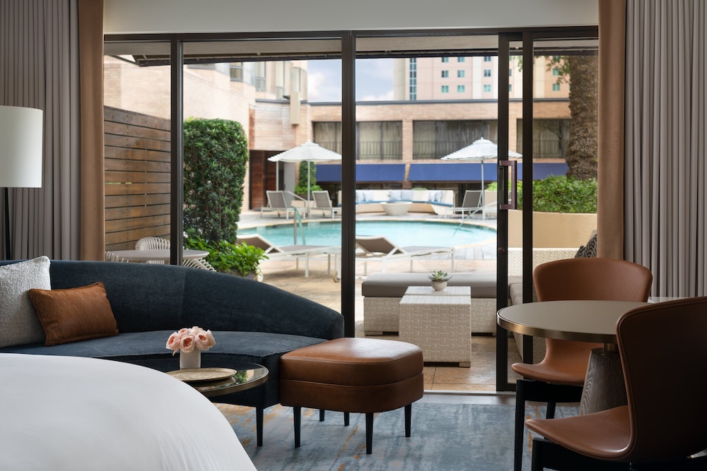 Four Seasons Houston 51/80