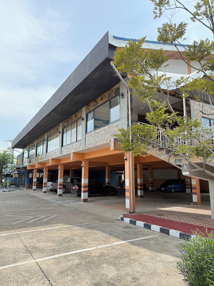 Lopburi Residence Hotel 2/46