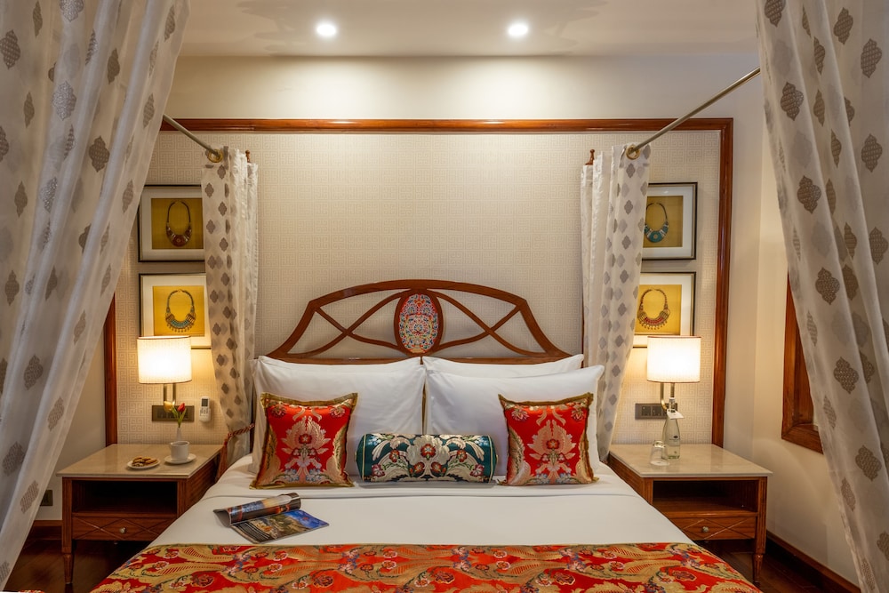 LUXURY, SUITE