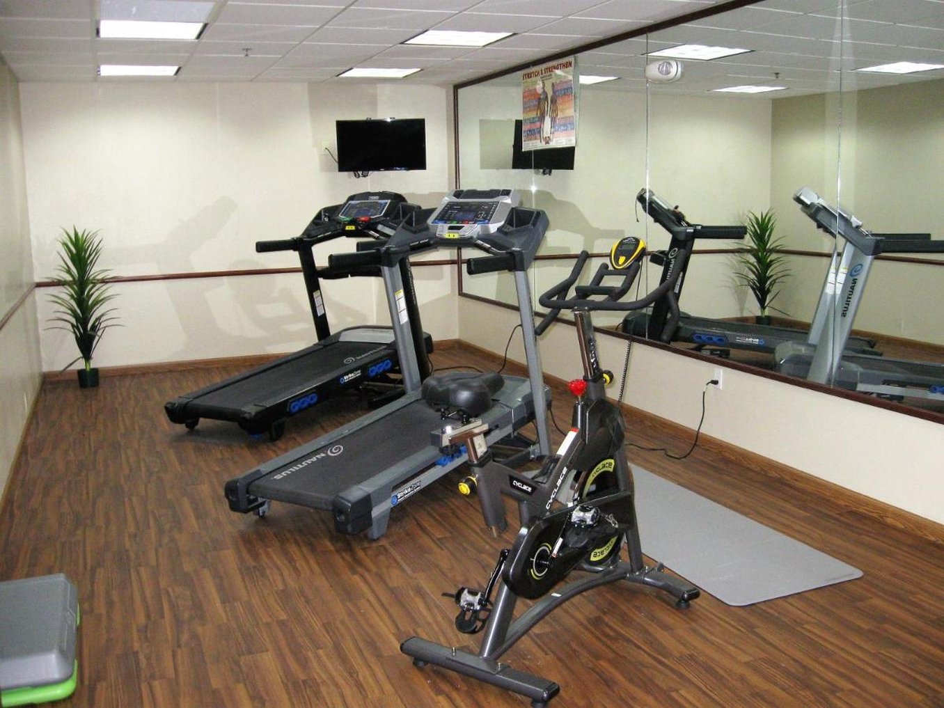 Usa Stay Hotel and Suites 32/48