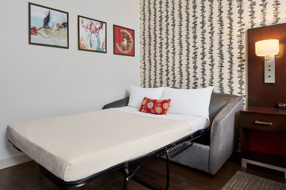 EXECUTIVE, KING BED, SOFA