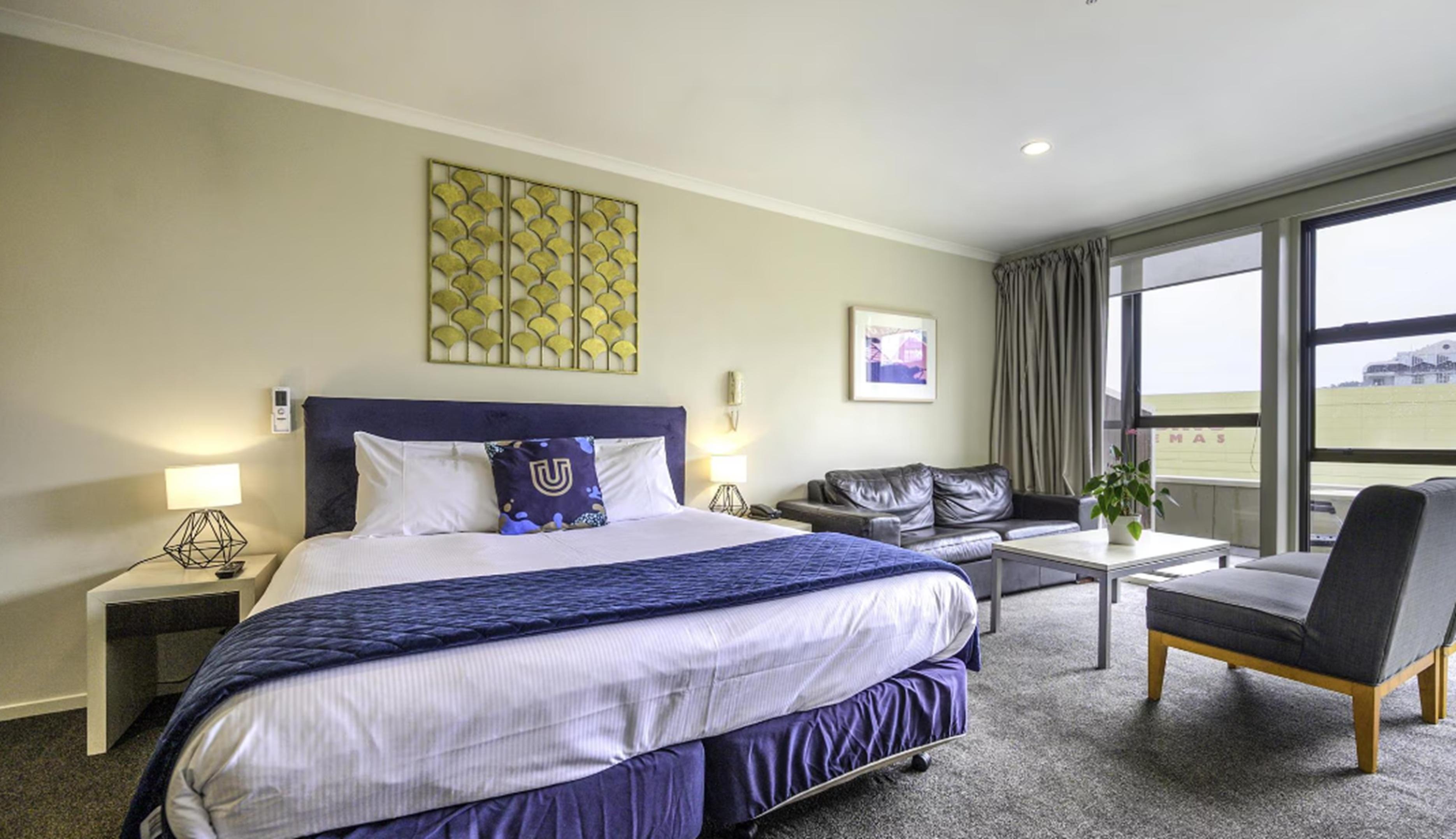 Suite, 1 King and 1 Single Beds, Laundry, Balcony, Kitchen