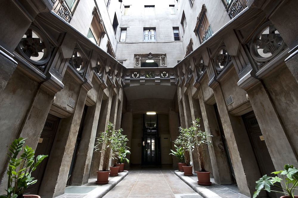 Hostal Girona 2/50