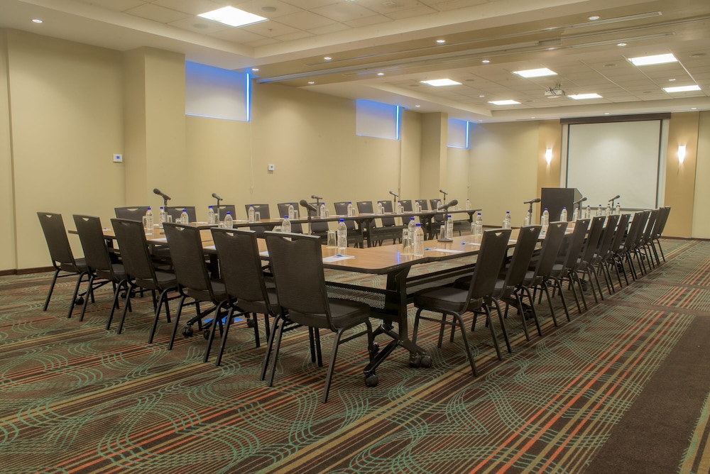 Hyatt Place San Jose/Pinares 56/64