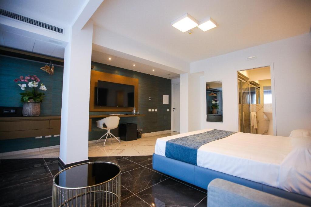 Junior Suite, Queen Bed, Sea View, Hot Tub