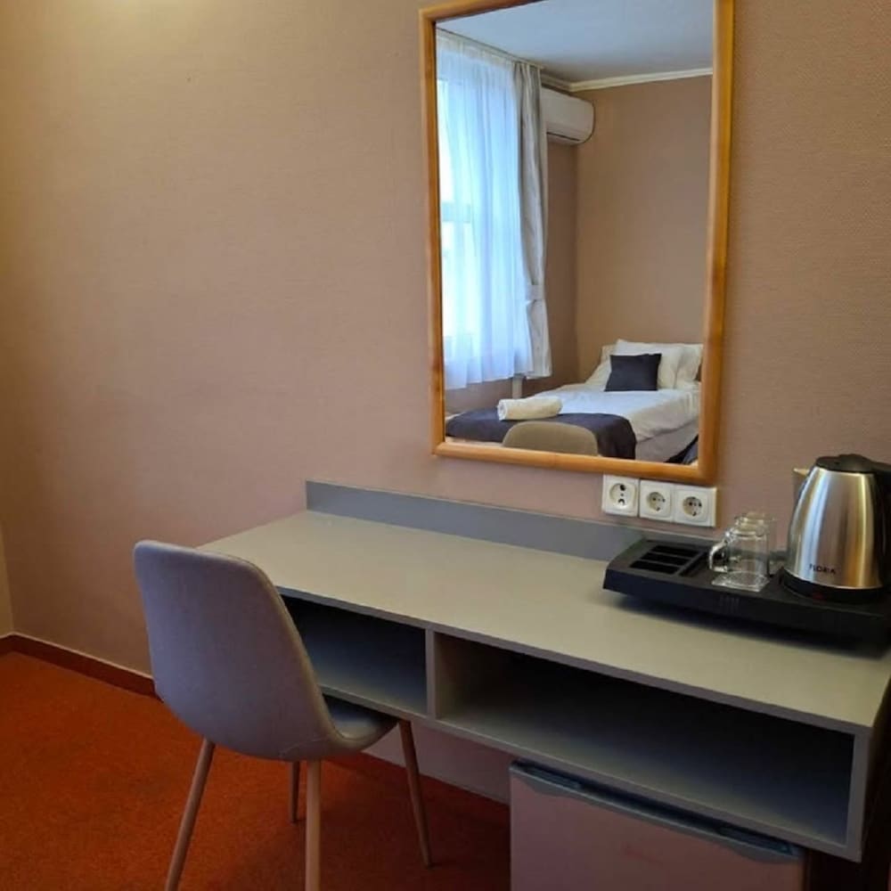 Hotel Unicornis 70/83