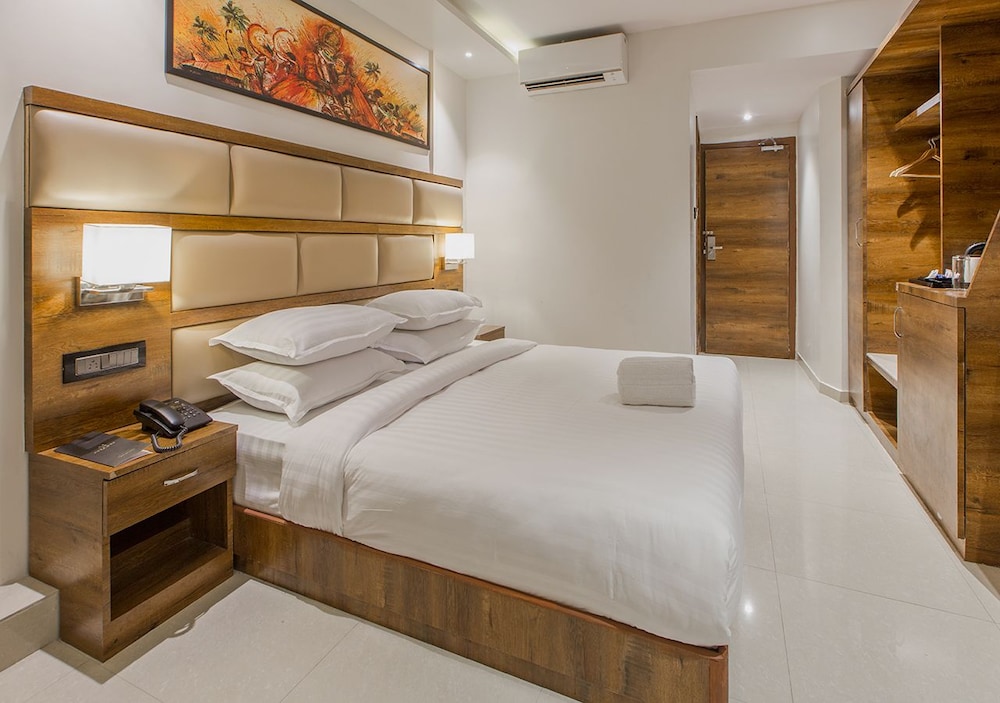 AURA ONE HOTEL 23/45