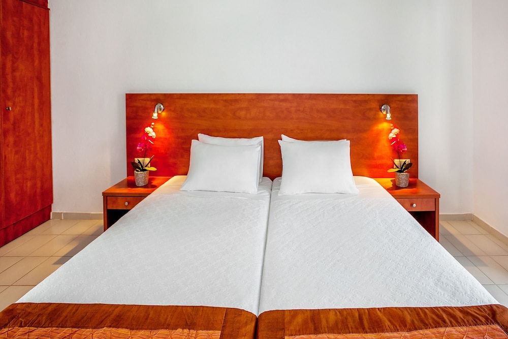Xenios Dolphin Beach Hotel 17/68