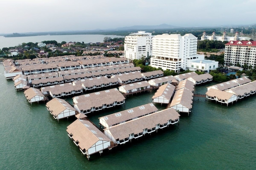 Wonderland Private Chalet at Port Dickson 38/48