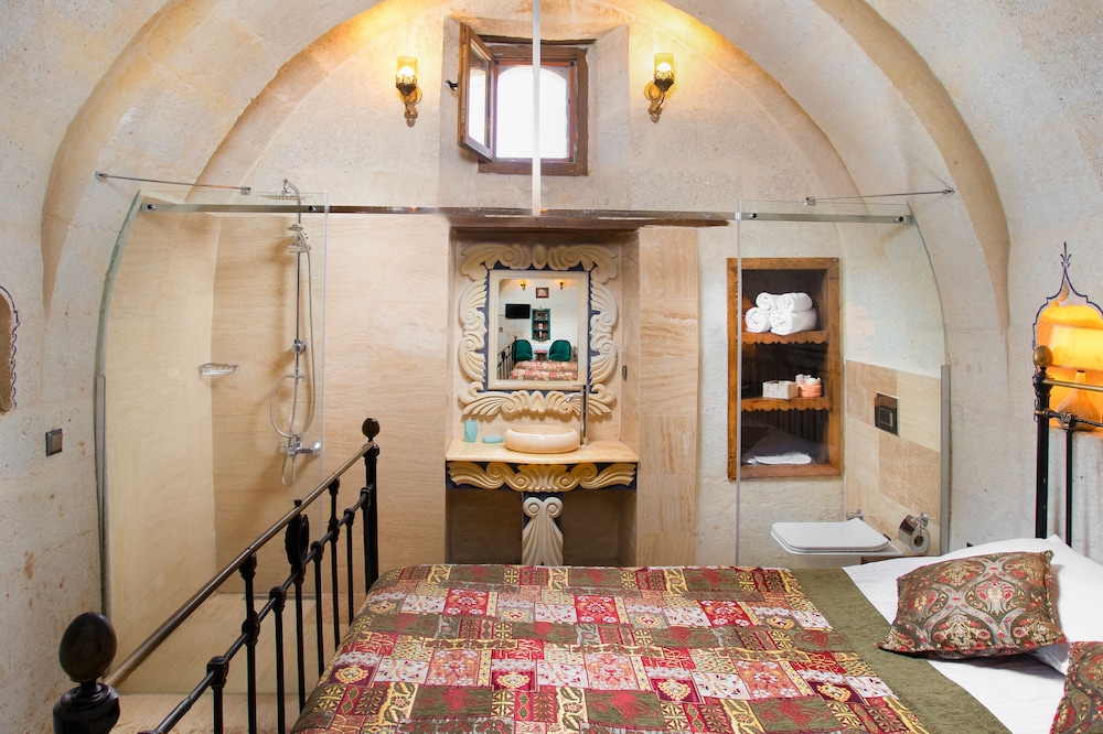 Carna Cave Hotel 50/50