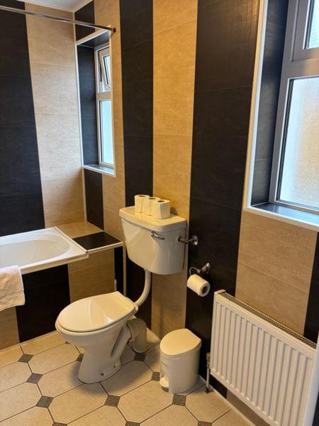 Glena House Hotel 16/18