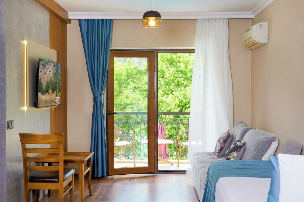 جناح بسرير مزدوج وسريرين منفصلين بإطلالة على البحيرة، Dalyan Tezcan Hotel 7/10