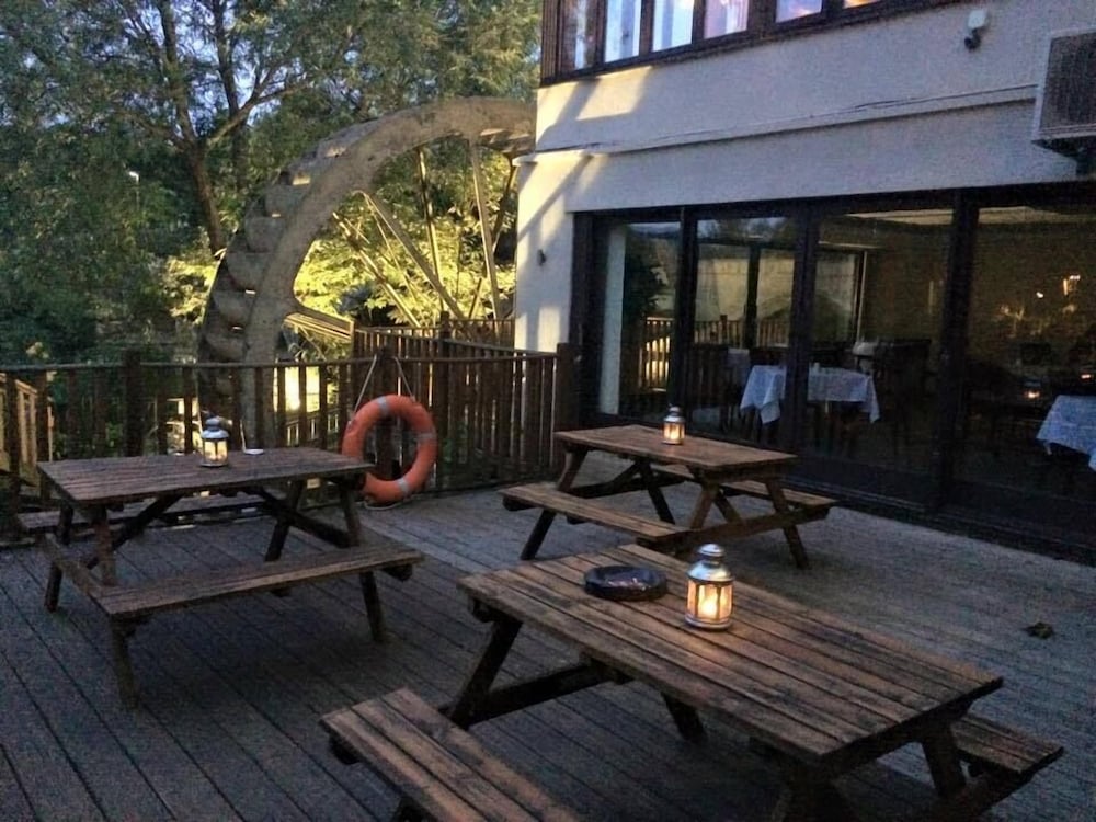 The Old Mill Hotel &amp; Lodge 56/67