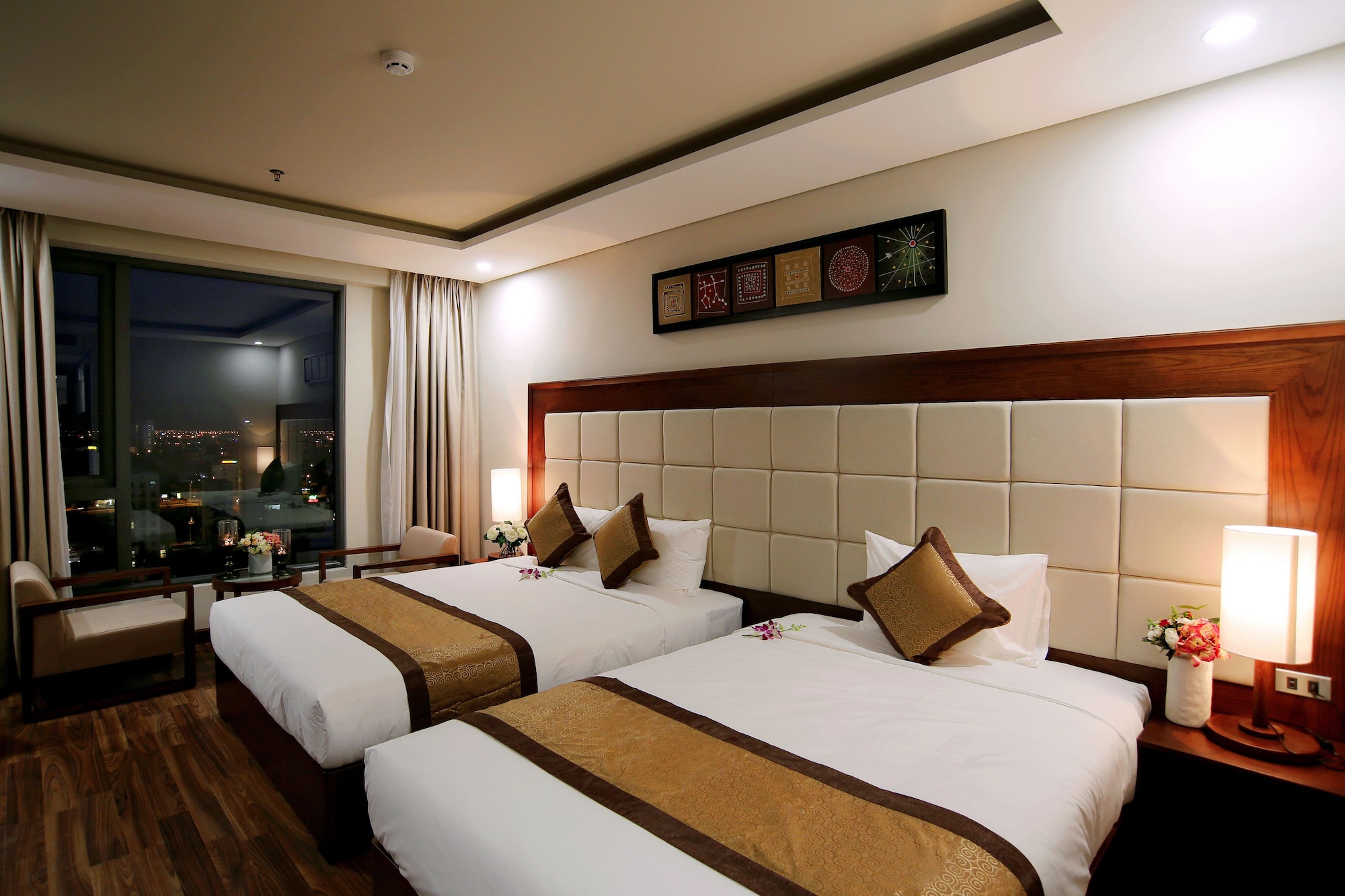 FAMILY, TWIN BEDS, CITY VIEW