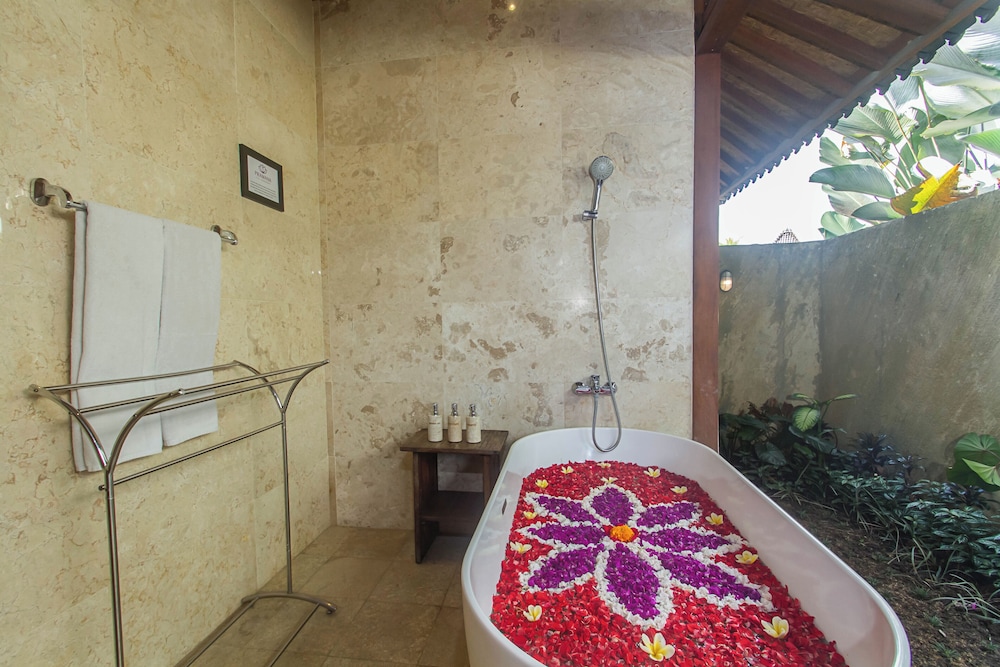 Kabinawa Ubud Villas and Cafe 50/50