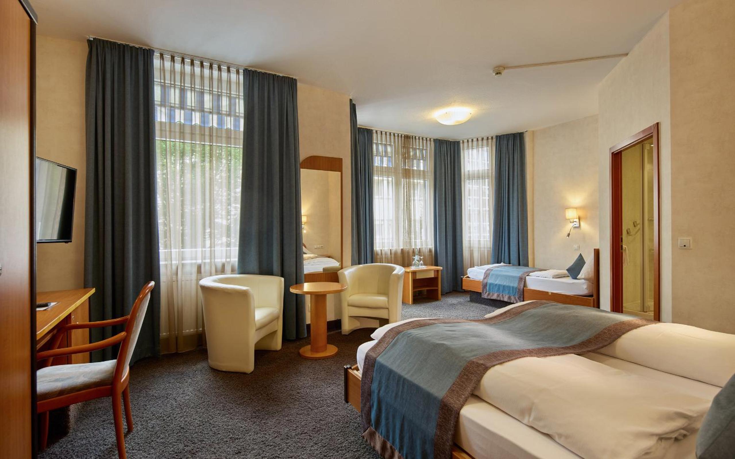 Room, Triple