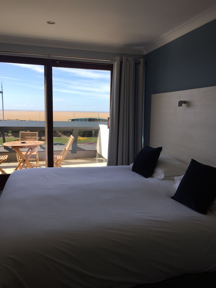 Dalmeny Resort Hotel 9/38
