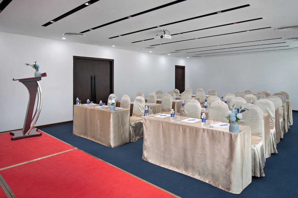 Mangata Beachfront Hotel 35/46
