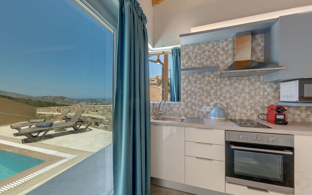 Spiros Soula Hotel 27/84