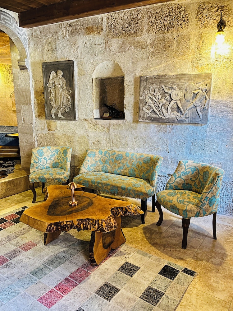 Caftan Cave Suites 32/49