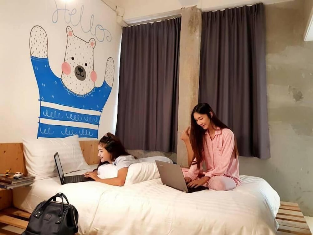 Pastelhouse hostel 4/21