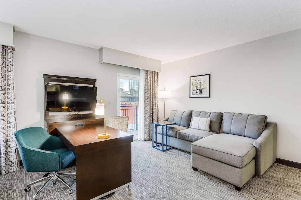 Hampton Inn & Suites Mobile- Downtown Historic District 33/56