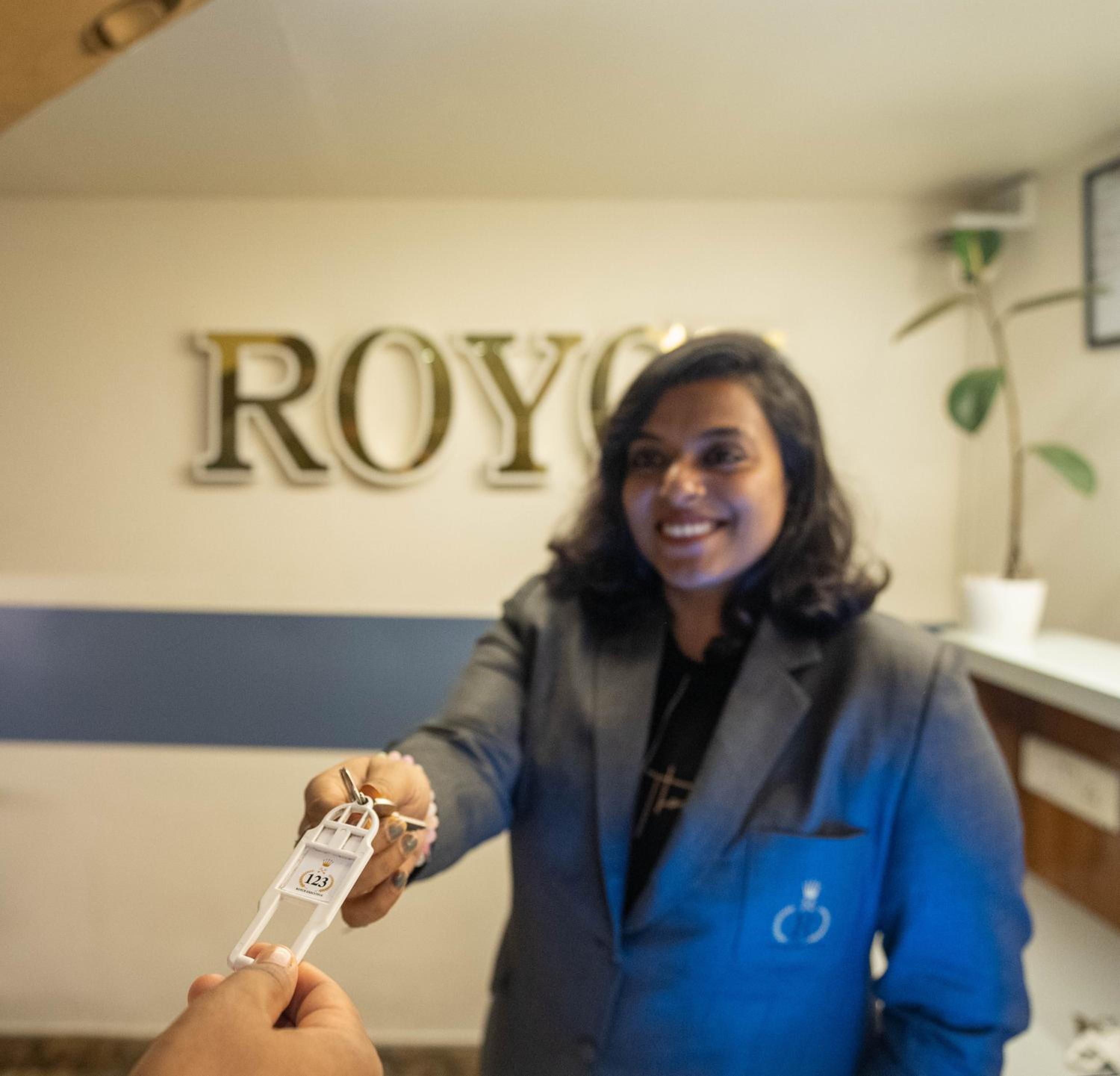 Hotel Royce Executive, Near US Consulate 7/28