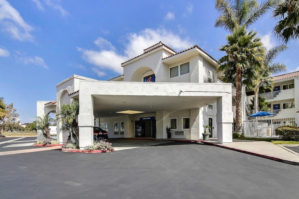 Motel6 Ventura, CA - South 46/61