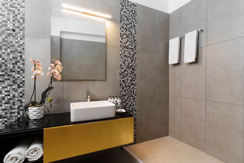Thermes Luxury Villas by Mr. and Mrs. White 6/50