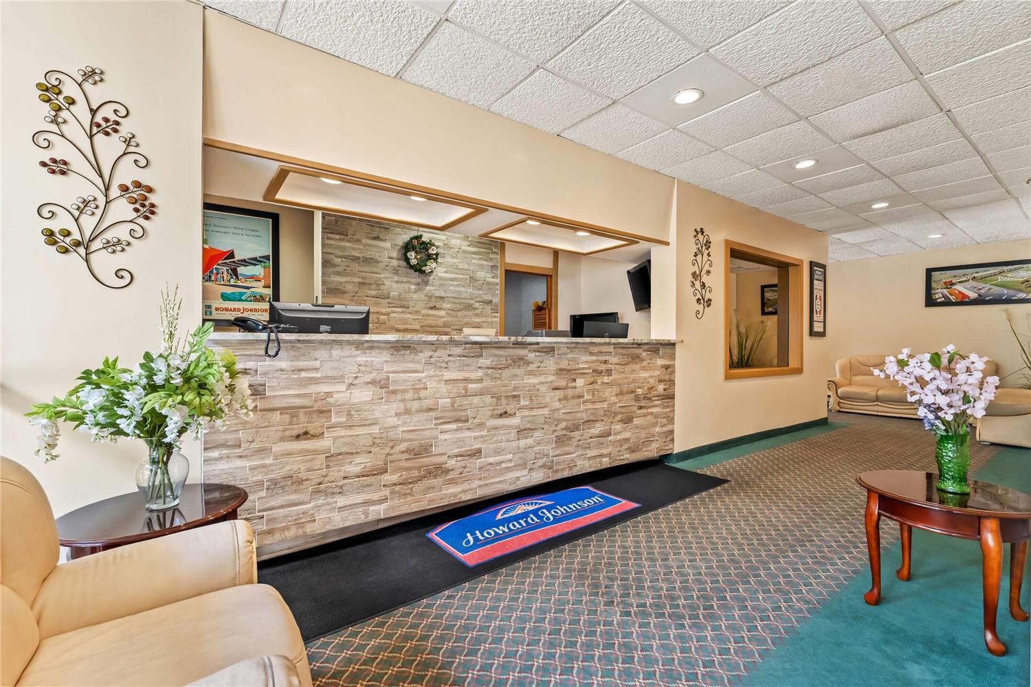 Howard Johnson By Wyndham Albany 7/43